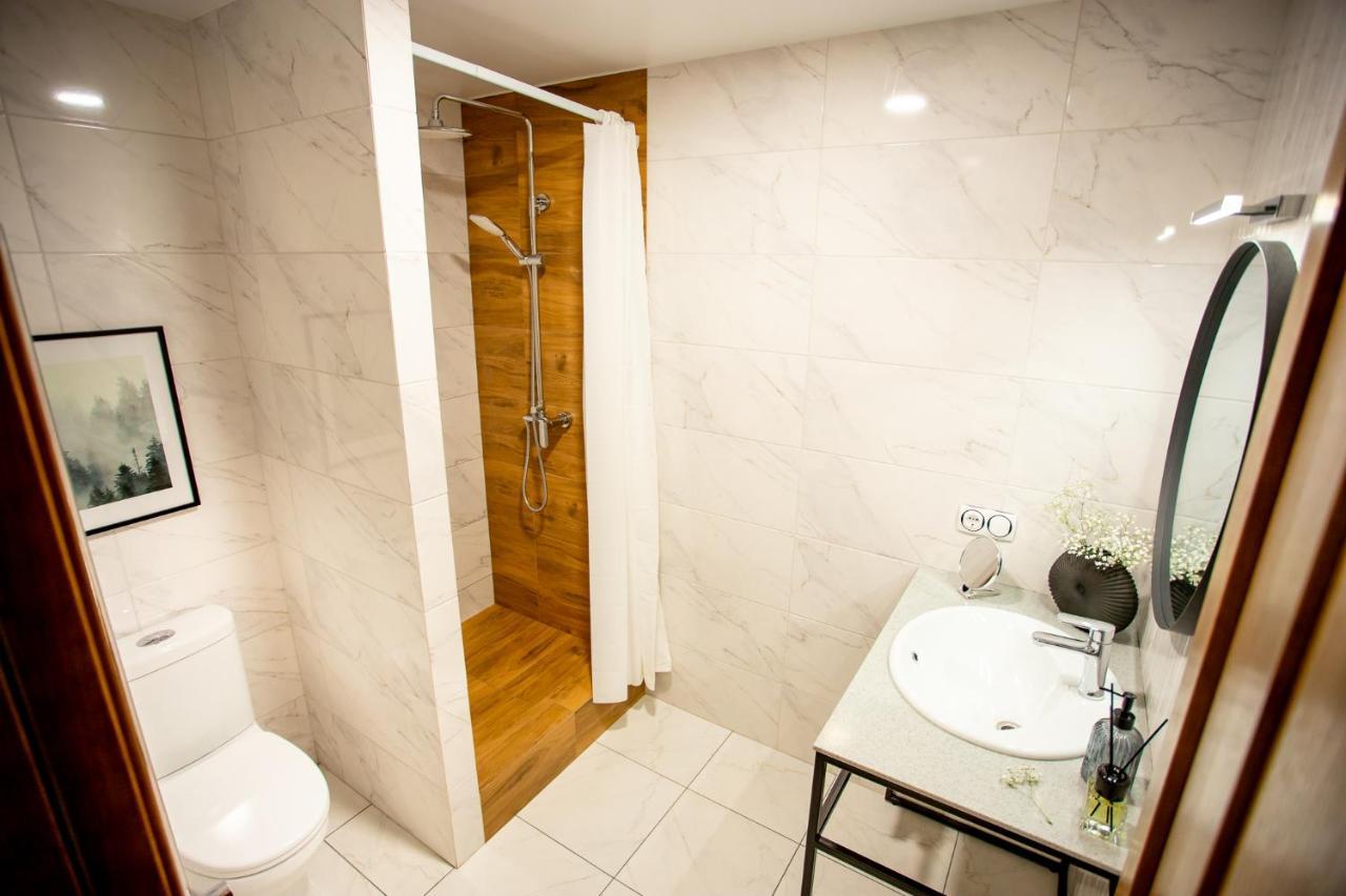 Luxury Apartment With 2 Bedrooms In The City Center Mîkolaiiv Exterior foto