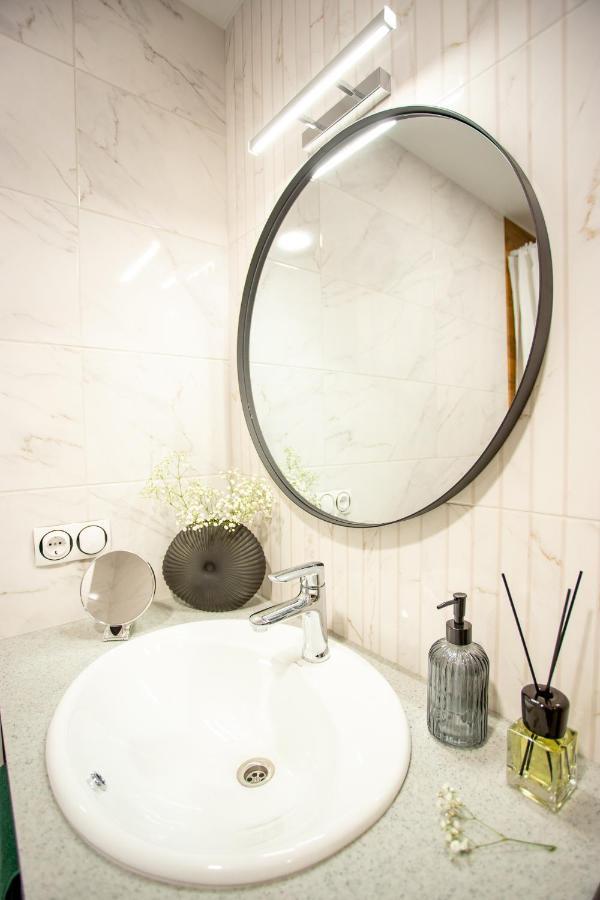 Luxury Apartment With 2 Bedrooms In The City Center Mîkolaiiv Exterior foto