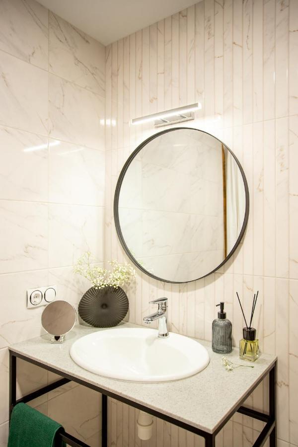 Luxury Apartment With 2 Bedrooms In The City Center Mîkolaiiv Exterior foto